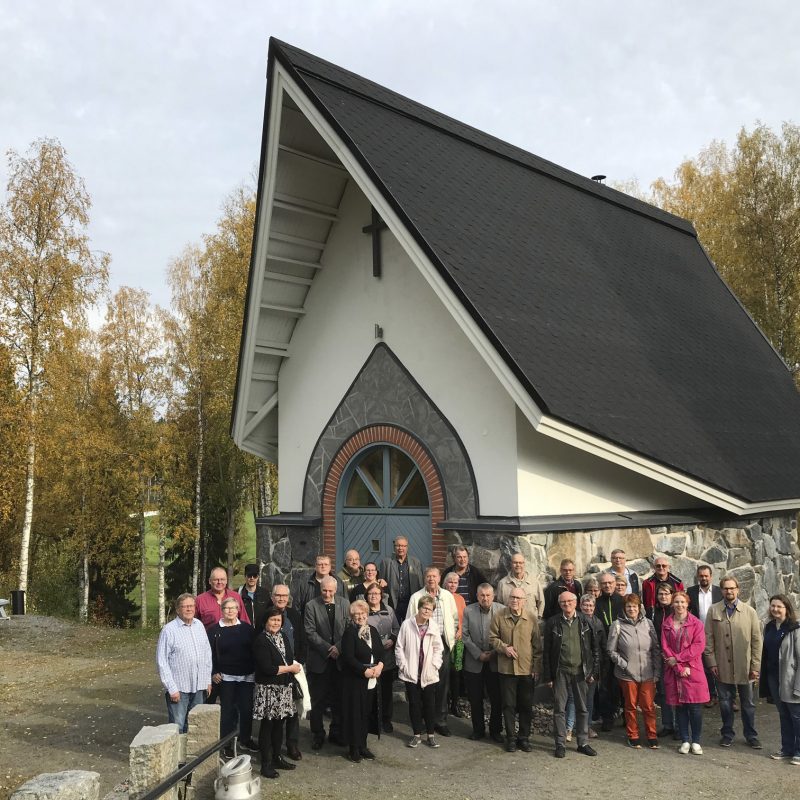 Reserviläispiirin jäsenet syysretkellä